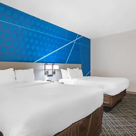 Comfort Suites Near Indianapolis Airport-2
