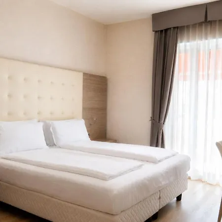 Hotel Capri Bardolino 3S-2