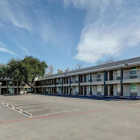 La Quinta Inn By Wyndham Dallas Uptown-2