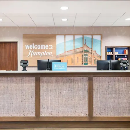Hampton Inn Uvalde-3
