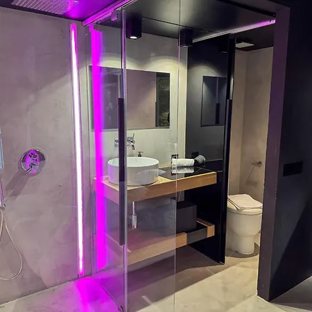 The Black Boutique -- Turistea Suites-2