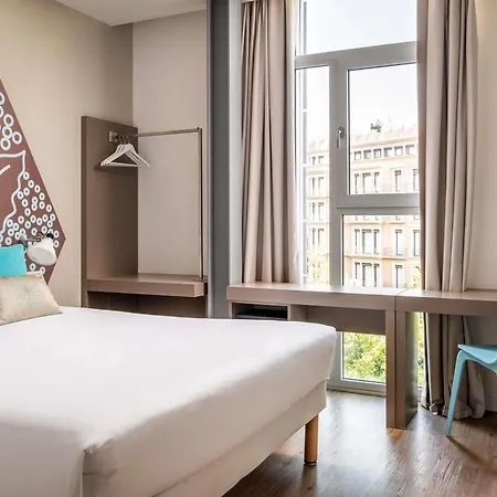 Ibis Styles Barcelona Centre-2