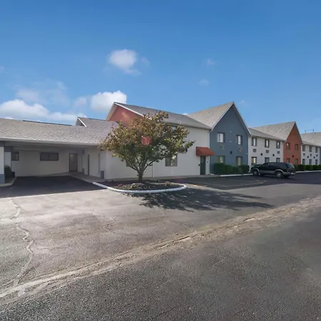 Ramada By Wyndham Effingham-3