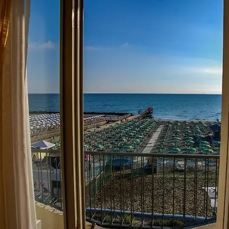 Hotel Ambasciatori Beach Front Breakfast e Brunch XXL fino alle 12 30-3