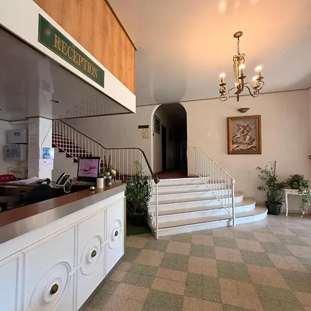 Hotel Madame Mere-2