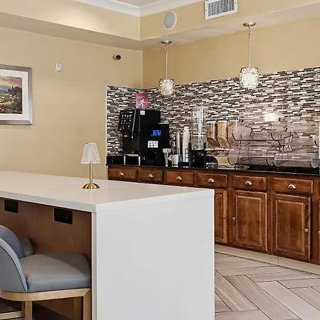 Best Western Plus Hannaford Inn & Suites-3