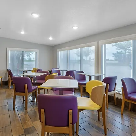 Best Western Plus Altoona Inn-2