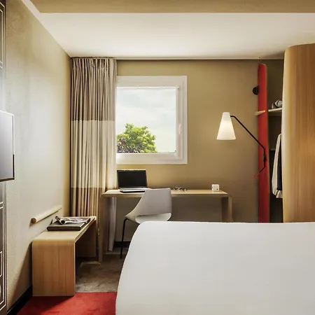 Ibis Massy-3