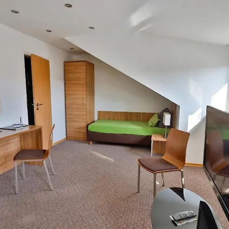 Hotel Hecht Garni-3