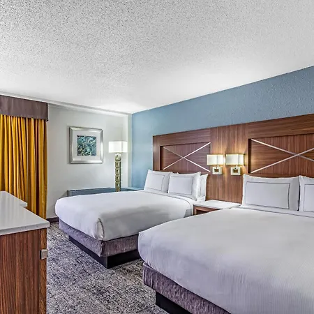 Doubletree By Hilton Milwaukee Downtown-3