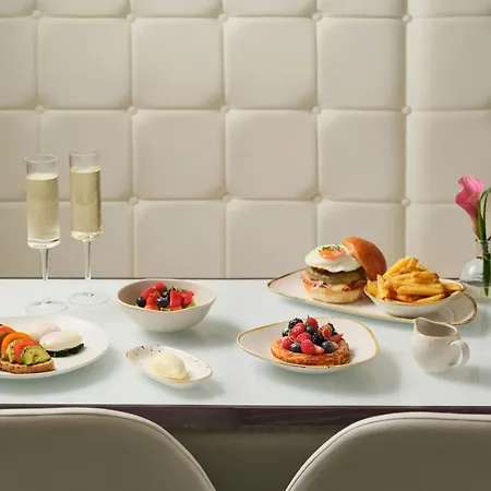 Como The Halkin-2