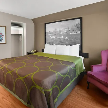 Super 8 By Wyndham Gananoque - Country Squire Resort-2