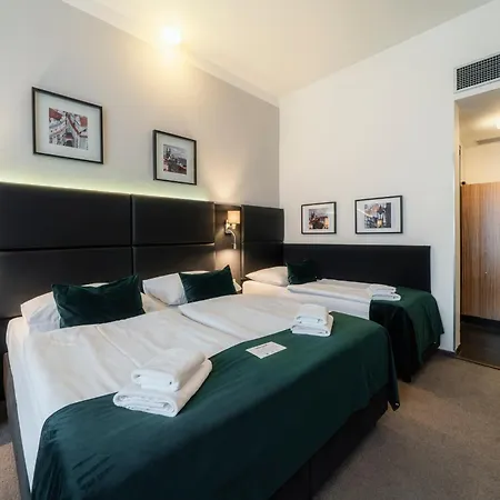 Hotel Noir-3