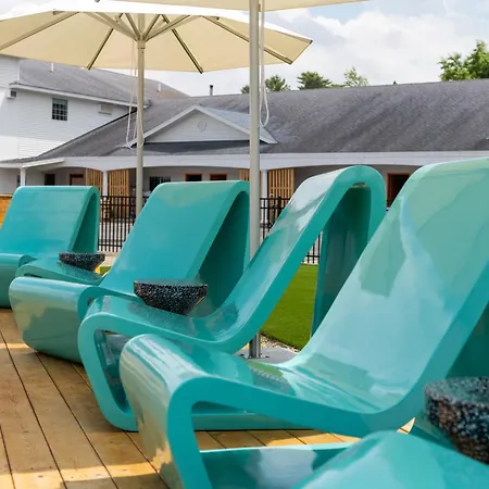 Driftaway Hotel And Pool-2