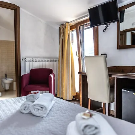River Hotel-2
