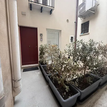 Alley House-3