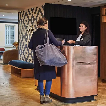 Mercure Versailles Chateau-3