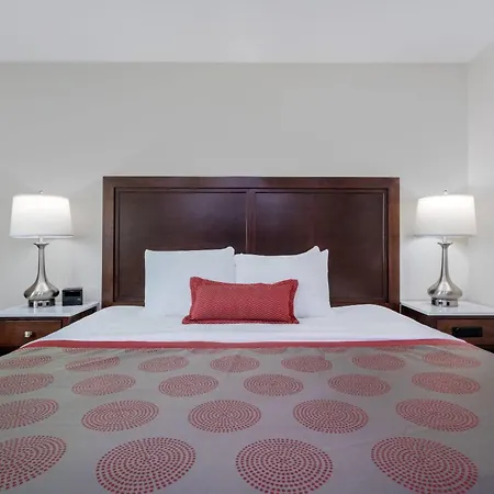 Ramada By Wyndham Minneapolis Golden Valley-3