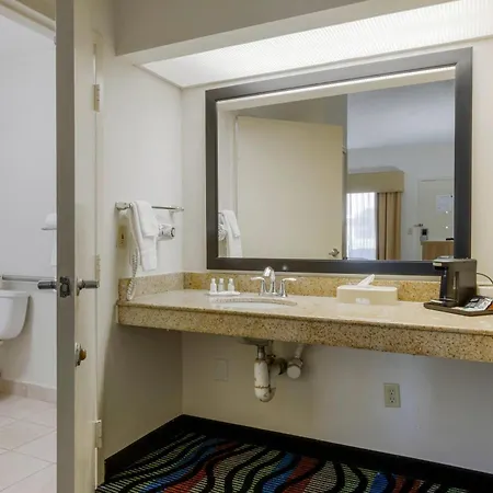 Quality Inn Walterboro I-95-3