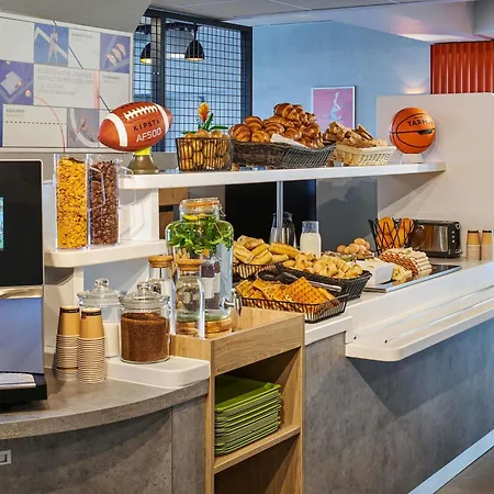 ibis budget Porte d'Aubervilliers-2