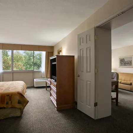 Days Inn By Wyndham Sidney Oh-2