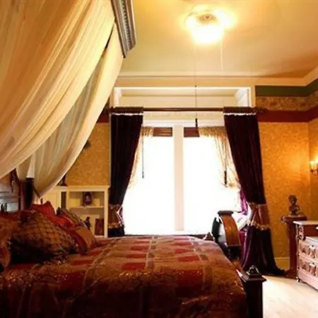Alexander Mansion Bed And Breakfast-2