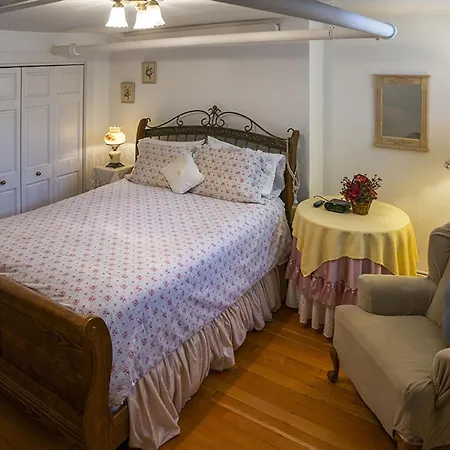 Alexander Mansion Bed And Breakfast-3