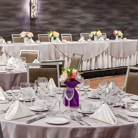 Crowne Plaza Toronto Airport By Ihg-3