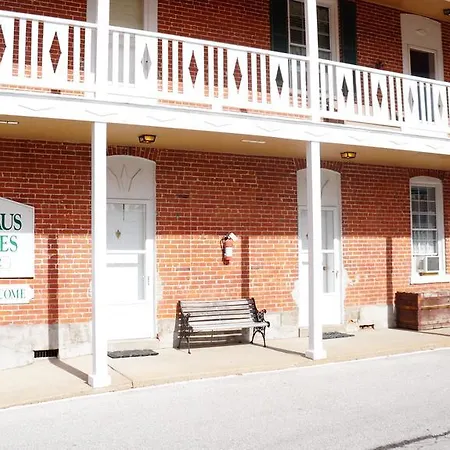 Harbor Haus Inn & Suites-2