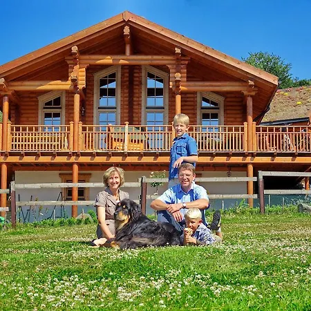 Hotelanlage Country Lodge-2
