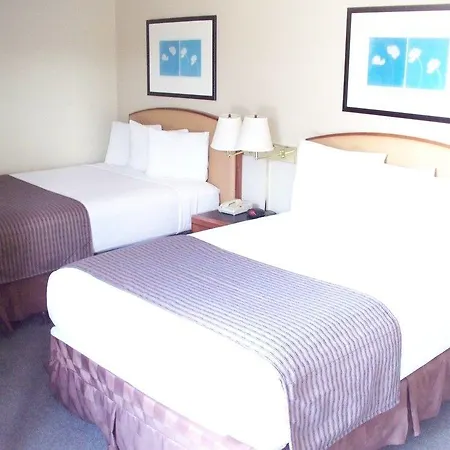 Days Inn By Wyndham Emporia-3