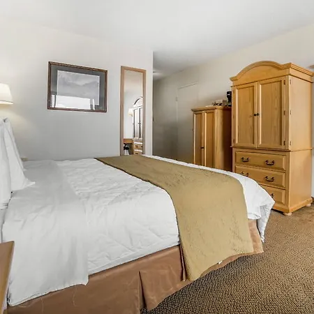 Econo Lodge-2