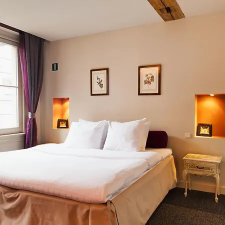 Hotel Diamonds And Pearls-3