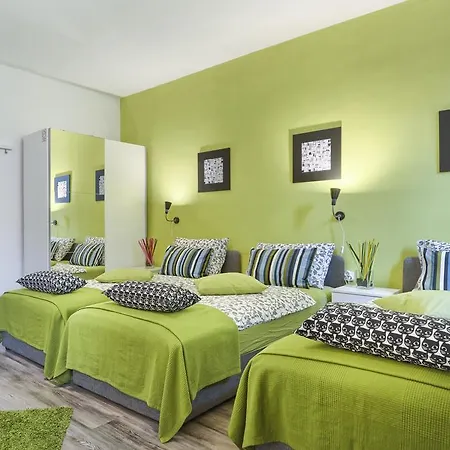 Top Center Rooms & Studio-2