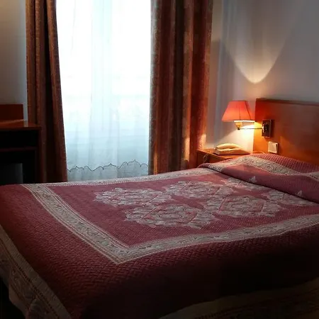 Pax Hotel Paris 18E-2
