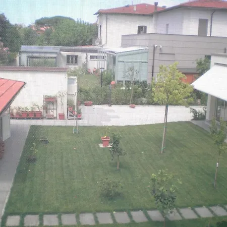A Due Passi Dal Centro Rooms For Rent-2
