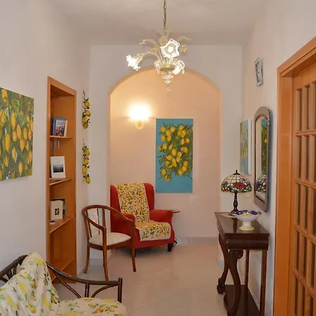 Guest House Al Giardino dei Limoni-3