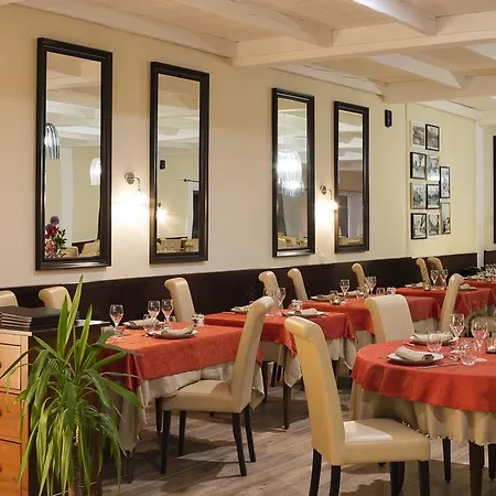 Logis Hotel Les Cedres-2