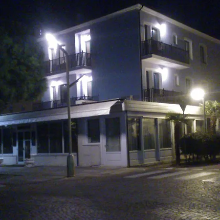 Hotel Oasis-3