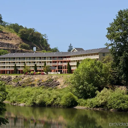 The Lodge At Roseburg-3