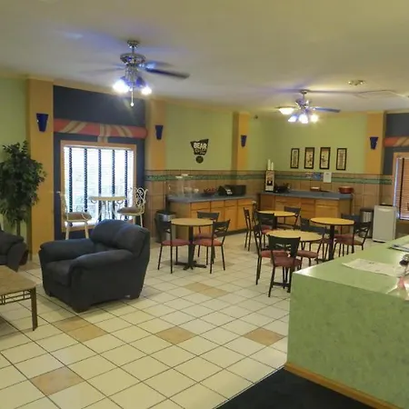 Super 8 By Wyndham Des Moines-3