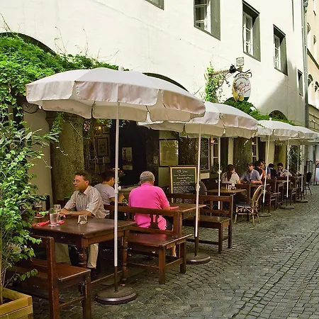 Restaurant Dicker Mann Hotel zum Blauen Krebs-3