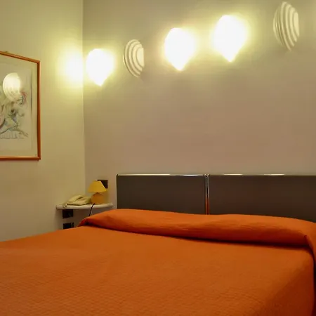 Hotel Italia-2