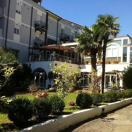 Hotel Riviera 3 Stelle con piscina estiva gratuita e garage a pagamento-3