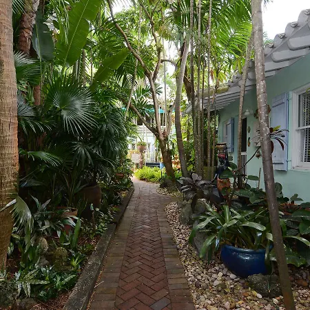 Pineapple Point Guesthouse & Resort - Gay Men'S Resort-3