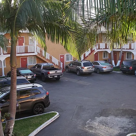 Paradise Inn And Suites-2