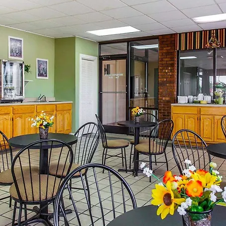 Econo Lodge Kernersville-3