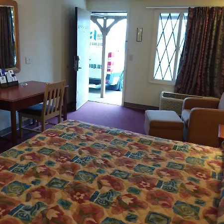 Knights Inn Toledo West-2