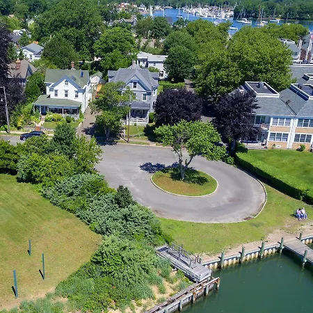 The Stirling House Waterfront Inn Greenport-3