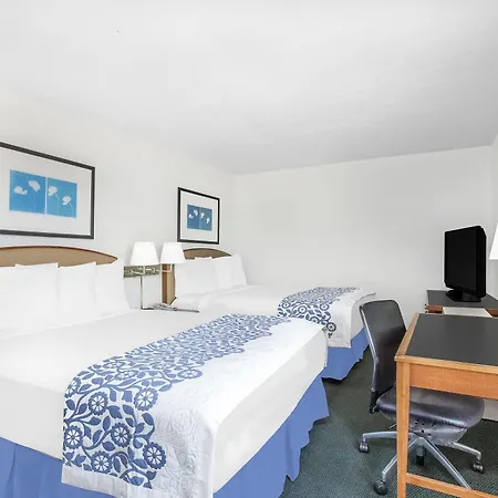 Days Inn By Wyndham Emporia-2